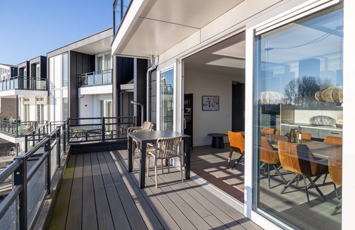 Sint-Annaland House | House by Lake Sint-Annaland near Marina