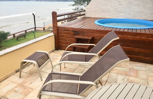 Porto Belo Apartment | House by the sea with beautiful views, veranda and private pool.