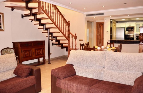 Pals Ski Chalet | HOUSE (C) MEDIEVAL VILLAGE OF PALS