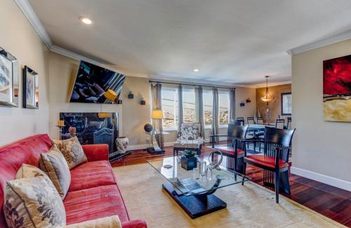 Southern Hills House | House-Canyon Dr