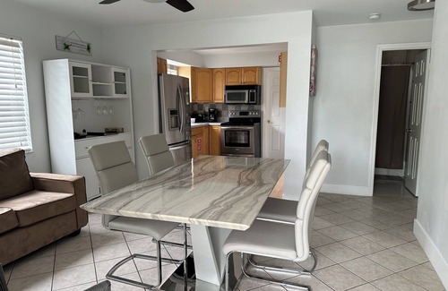 Survey Creek House | House close to Hard Rock Casino, Airport, Beaches and more