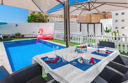 Costa Adeje Ski Chalet | House