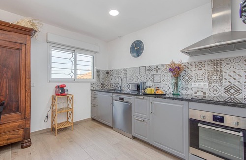 L'Escala Ski Chalet | House Falconera, A/C, private pool, sea view, outdoor dining room, ideal!