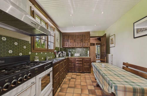 Louannec Ski Chalet | House for 10 with large garden, 250m from the sea