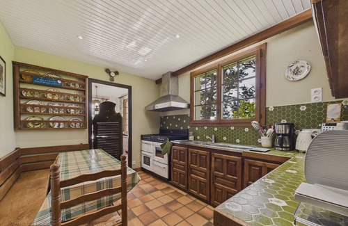 Louannec Ski Chalet | House for 10 with large garden, 250m from the sea