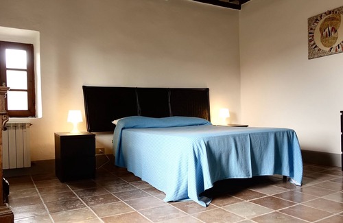 Bagno Vignoni Apartment | House for 4 people on the main little square of Bagno Vignoni