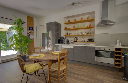 Saint-Paul-Trois-Chateaux Ski Chalet | House for rent, private garden, Drôme Provençale