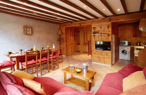 Puy-Saint-Vincent Cottage | House GAUTHIER: Gite Village 8 people
