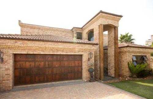 Bluewater Bay House | House Haven Guesthouse