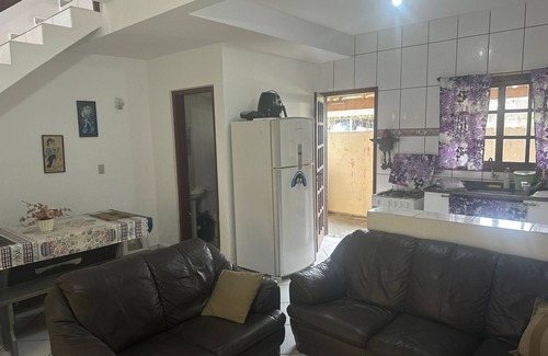 Balneario Mogiano House | House in a gated community 500 meters from the beach! Barbecue and swimming pool.