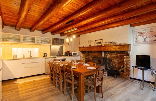 Peyragudes House | House in Genos for 8, near lake, garden and wood stove