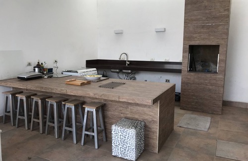 Balneario Cidade Atlantica House | House in Guarujá w/pool, barbecue in a gated community.