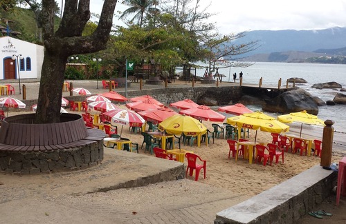 Portinho House | House in Ilhabela overlooking the green