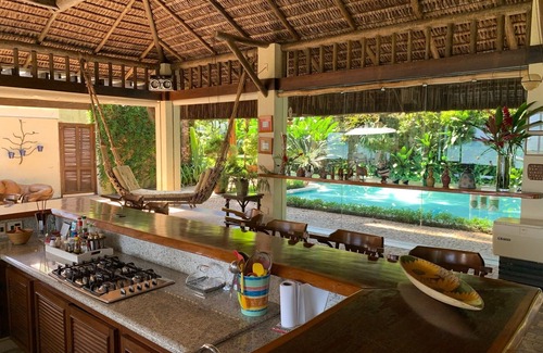 Armacao House | House in Praia da Armação, standing on the sand in Ihabela.