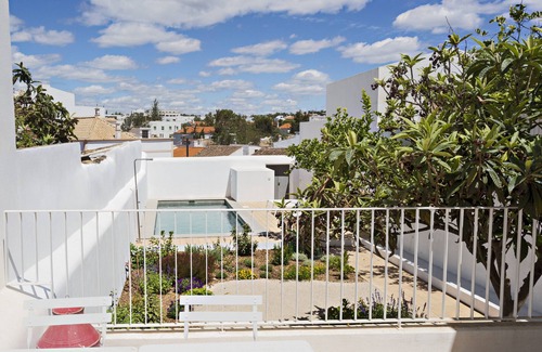 Tavira Ski Chalet | House in Tavira, central and modern, w/swimming pool!