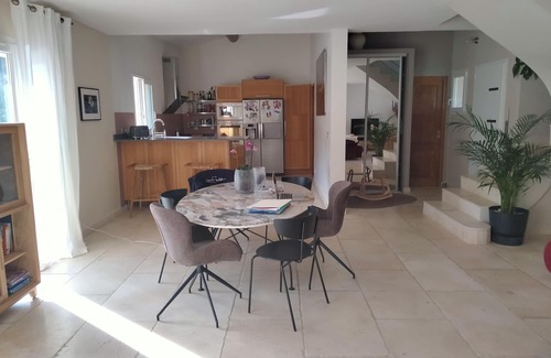 Mimet House | House in the Aix countryside