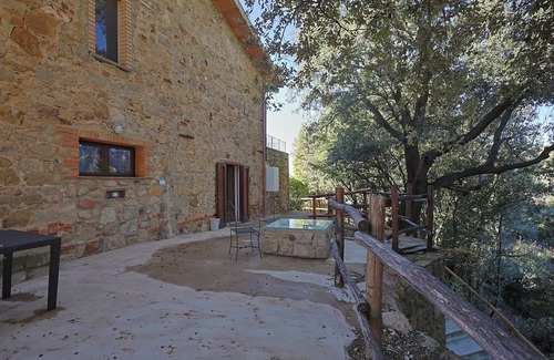 Sassofortino House | House in the woods with swimming pool.