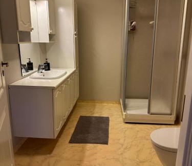 Dyroy Municipality House | House in Vangsvik