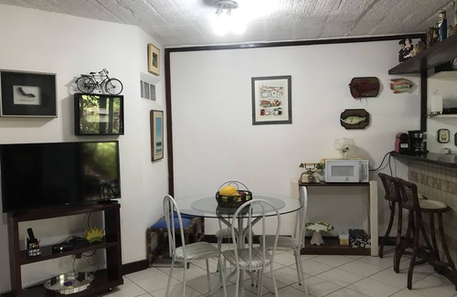Praia do Forte House | House located 200 m from the beach, leisure area, restaurants, bars and shops