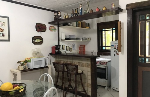 Praia do Forte House | House located 200 m from the beach, leisure area, restaurants, bars and shops
