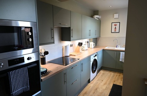 Sheffield House | House-Modern-Private Bathroom-Street View