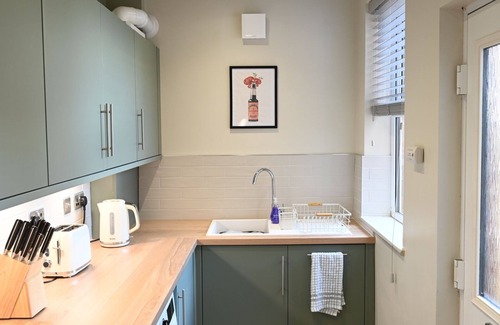 Sheffield House | House-Modern-Private Bathroom-Street View