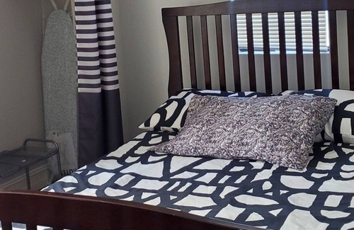 Town N County Park Apartment | House Near By Beaches, Stadiums, Shopping Centers, Parks, And DownTown, Airport