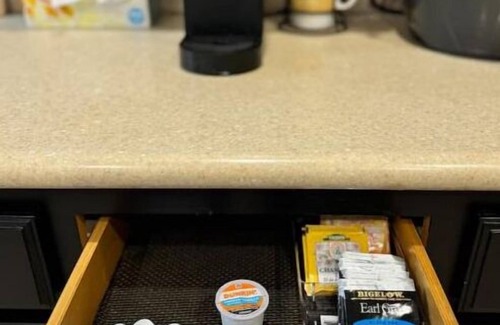 Yukon House | House near the Lake and Turnpike