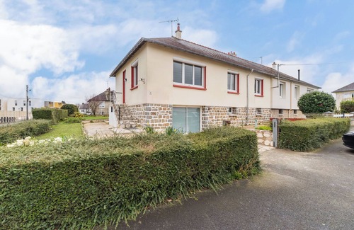 Guingamp House | House near town center with garden