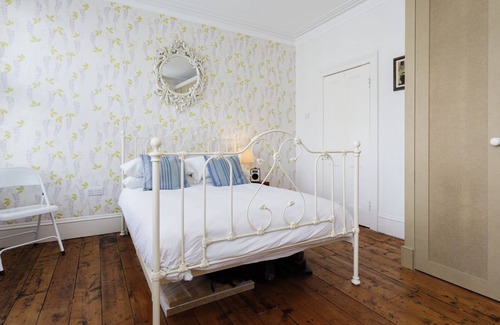 Kilburn House | House of Clouds, by Veeve