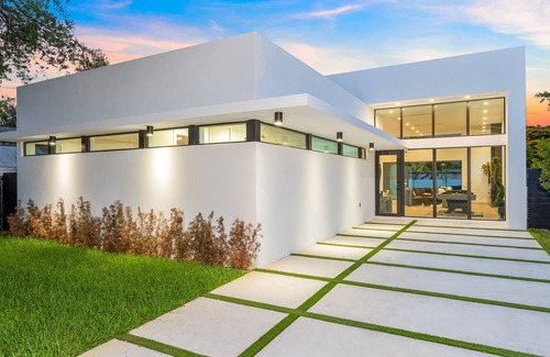 Buena Vista Villa | House of Frenchie by Xenia Homes