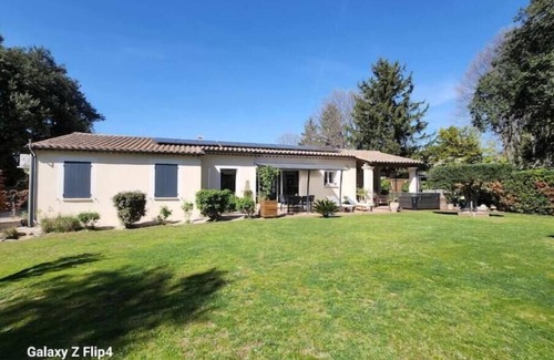 Bollene House | House of Happiness