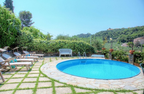 Richieri Apartment | House of the sun - nice apartment for 5 people, with garden and pool