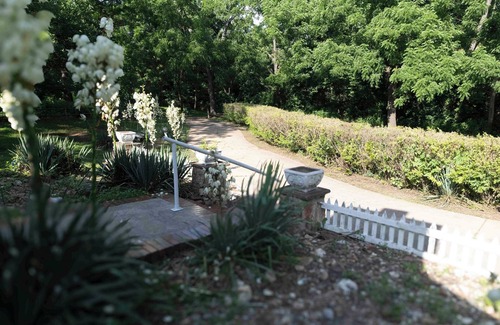 Goodson House | HOUSE OF JOY, A spacious home close to Pom de Terre Lake and Lake of the Ozarks