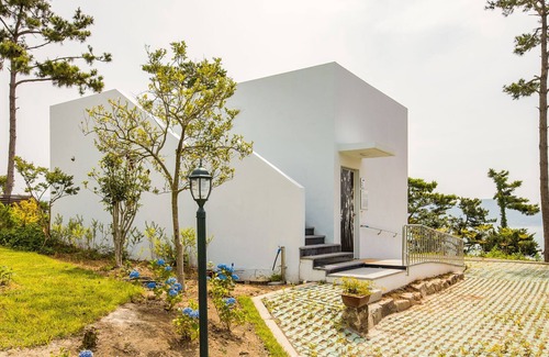 Pinari-gol House | House of Sculpture