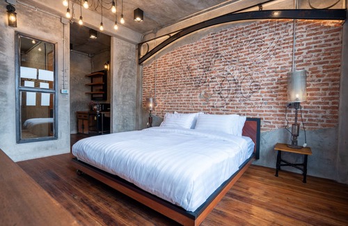 Phra Nakhon Hotel | House of Machine - Deluxe room, located in Bangkok Old Town