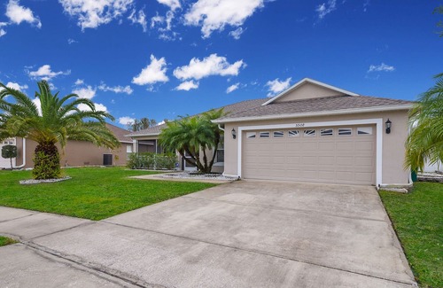 Crescent Lakes House | House of Views Villa