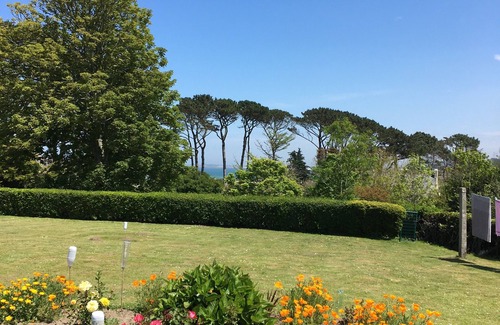 Plouguerneau House | House on enclosed grounds of 1100 m2, parking, 200 m from the sea, dog allowed