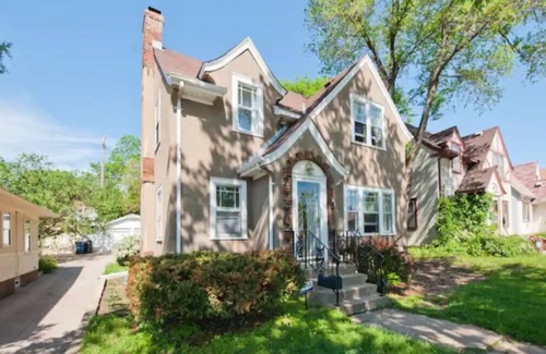 Bancroft House | HOUSE ON THE HILL