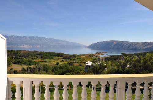 Lopar Apartment | House overlooking paradise beach