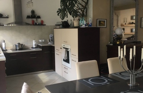 Montrouge House | House Porte d'Orléans 7 bedrooms, 3 bathrooms 4 bedrooms and garden.