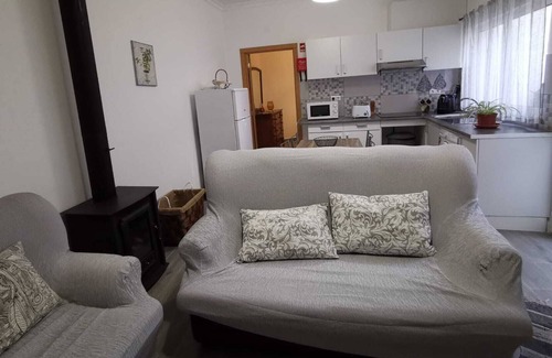 Mourao House | House, restaurants and municipal market at 300 meters, river beach at 1 km.