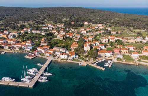 Ilovik House | House Sara