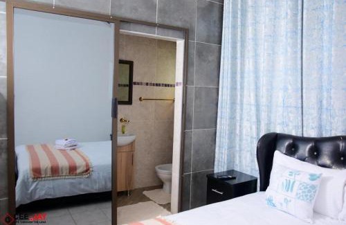 Bulawayo House | House - Sleeps 10 - Pool - Parking - Patio