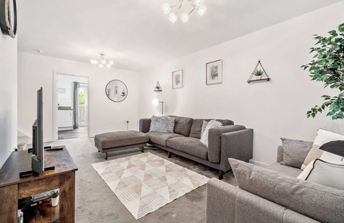 Ashford House | House - Sleeps 4 - Garden - Parking