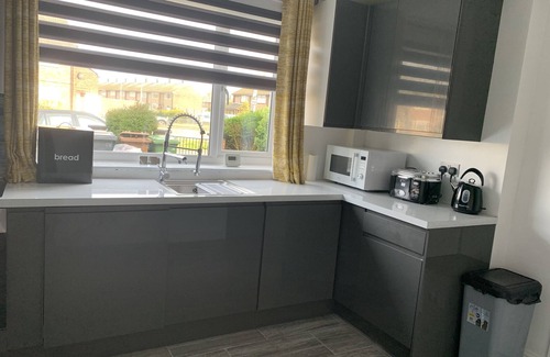 Gorleston-on-Sea House | House - Sleeps 5, parking & private garden