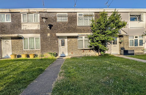 Basildon House | House - sleeps 7, private garden & parking