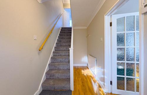 Basildon House | House - sleeps 7 private garden & parking