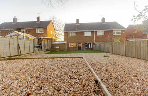 Winchester House | House - Sleeps 8 - Parking - Garden