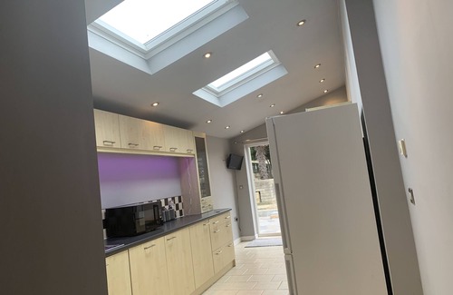 Lowestoft House | House - Sleeps up to 8 people & free parking